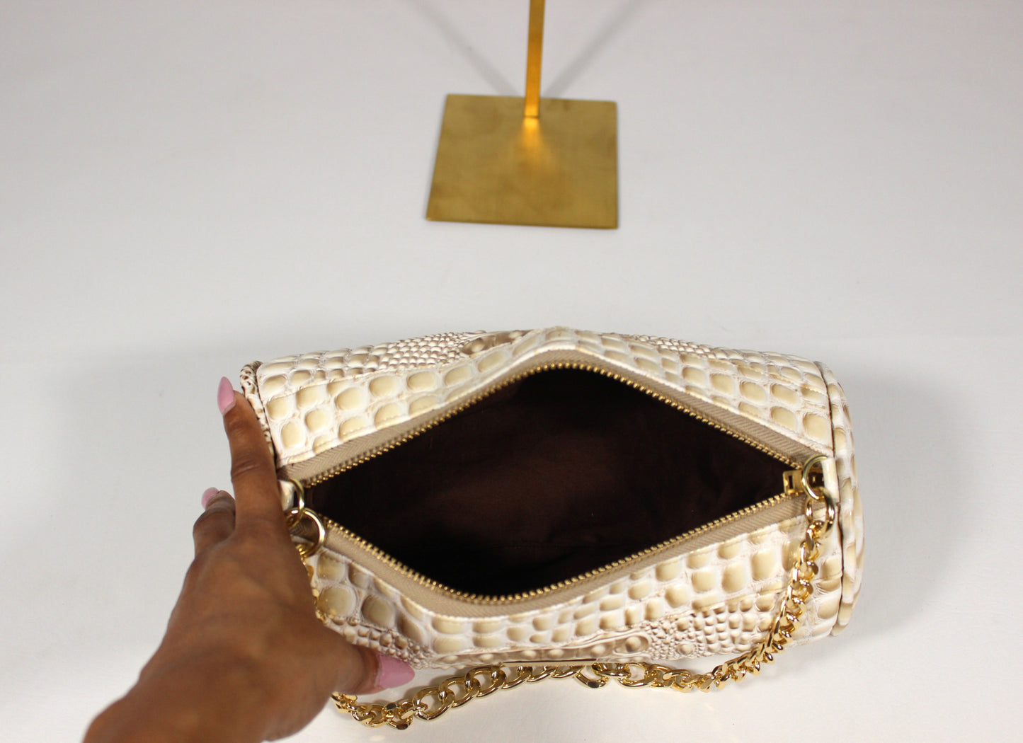 Dune Pill Barrel Bag Serene Diaz