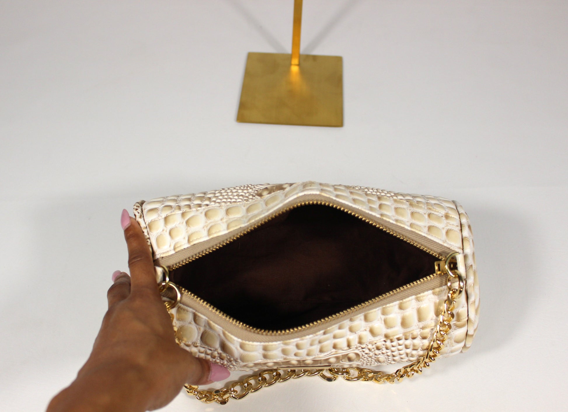 Dune Pill Barrel Bag Serene Diaz